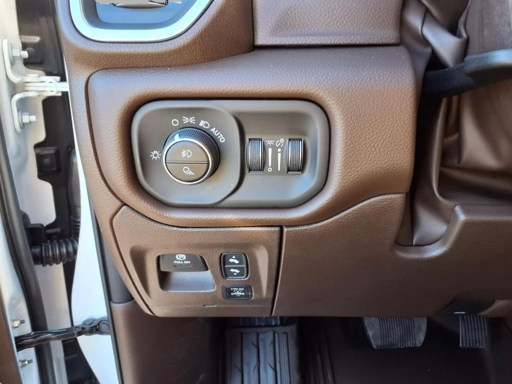 New 2026 Bright White Clear-Coat Exterior Paint RAM Laramie image 12