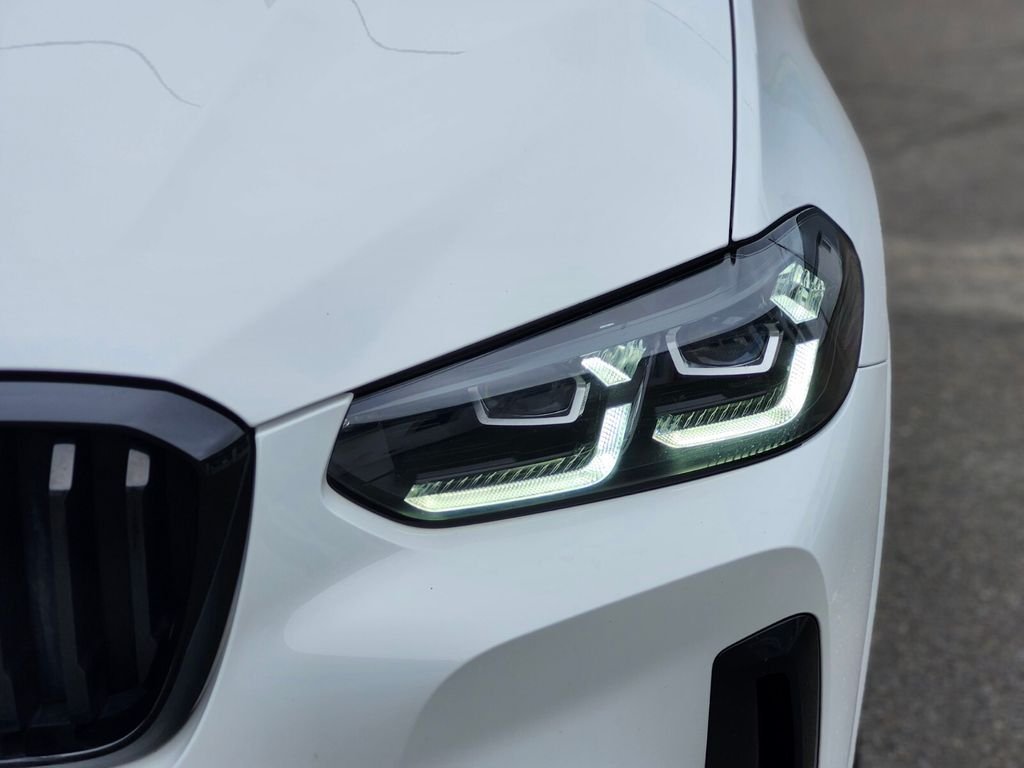 Used 2024 White BMW xDrive30i image 11