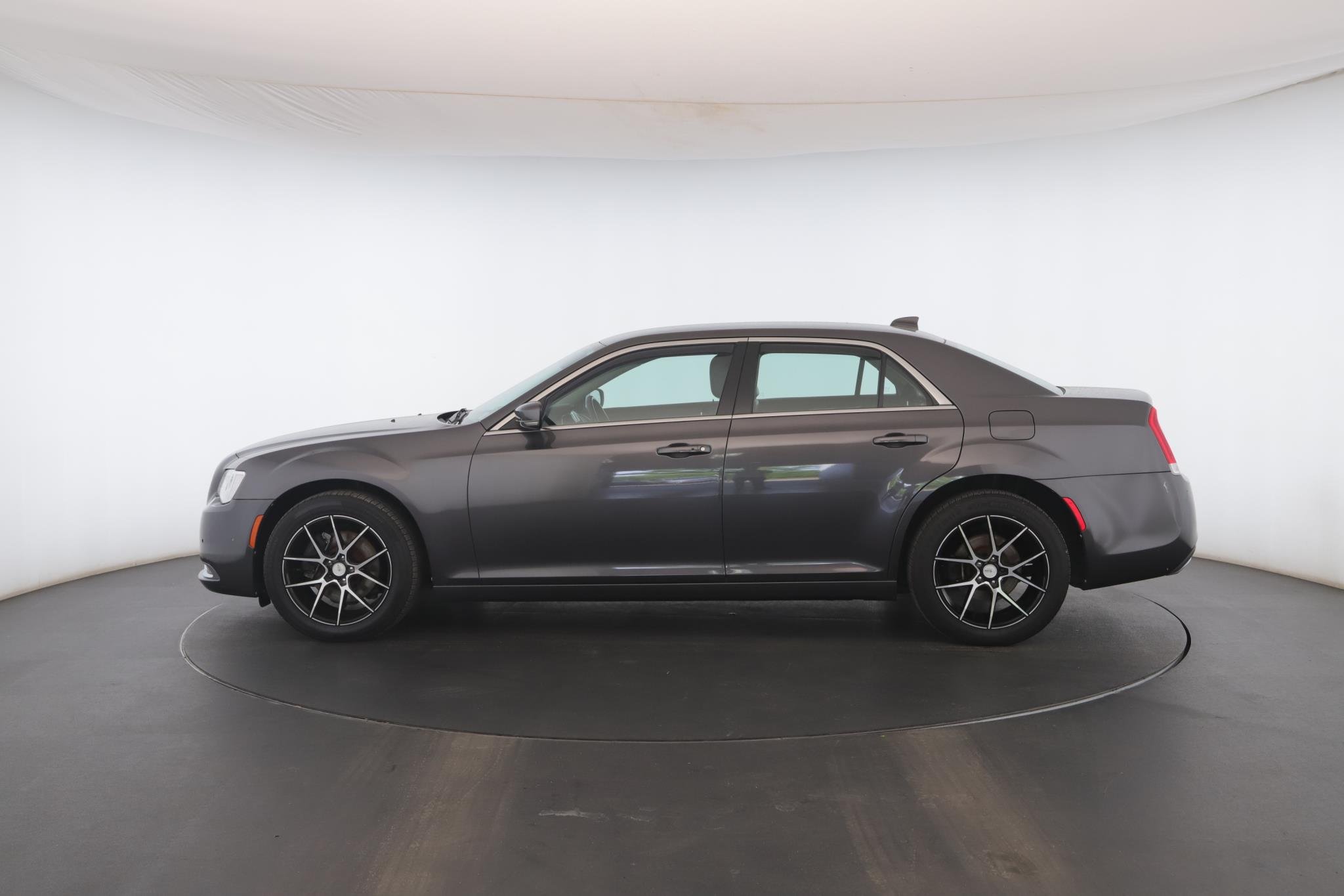 Used 2015 Granite Crystal Metallic Clearcoat Chrysler Limited AWD image 18