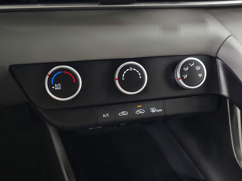 2024 Hyundai Elantra SE - Photo 25