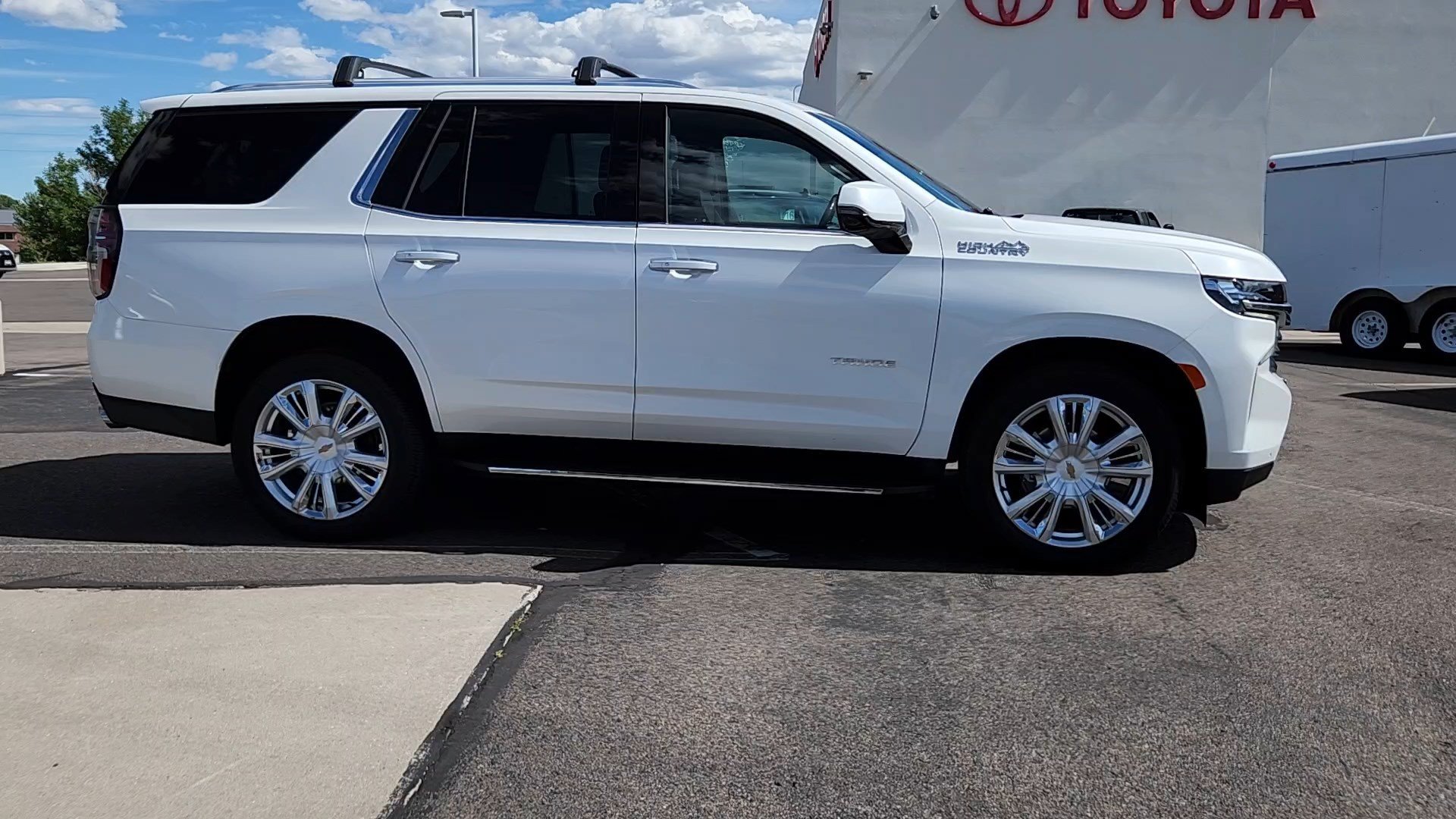 Used 2021 Iridescent Pearl Tricoat Chevrolet High Country image 3