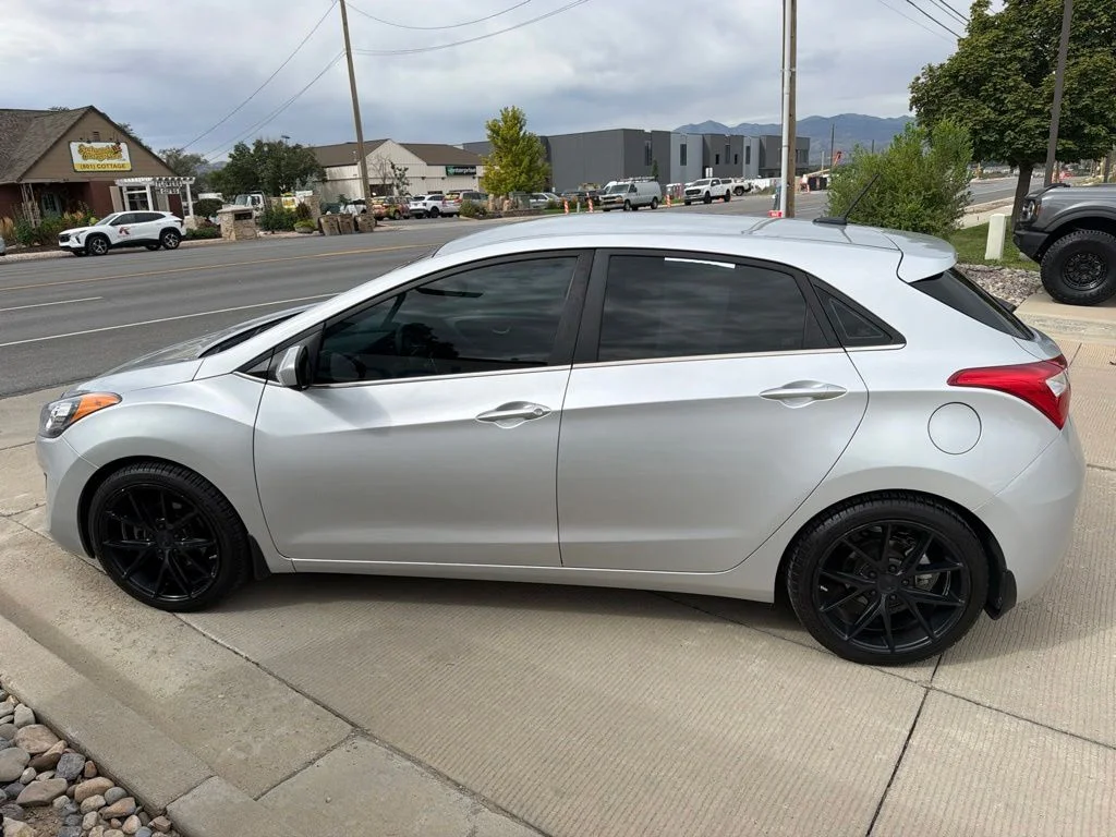 Used 2016 Silver Hyundai Base image 4
