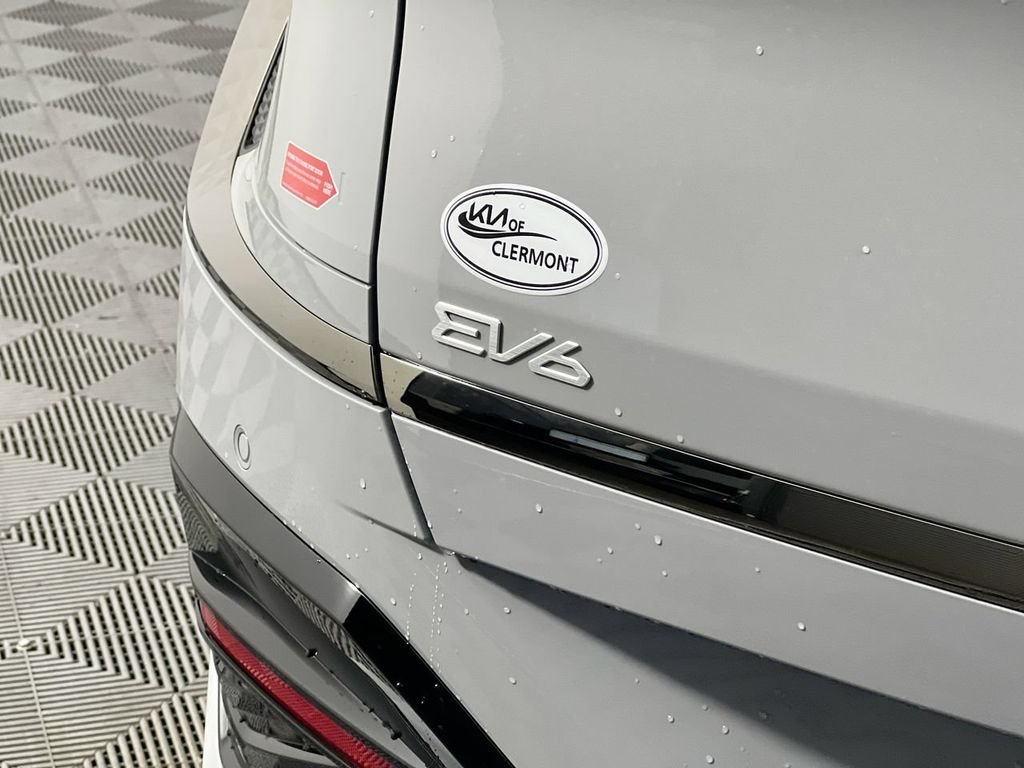 New 2026 Wolf Gray Kia GT-LINE image 5