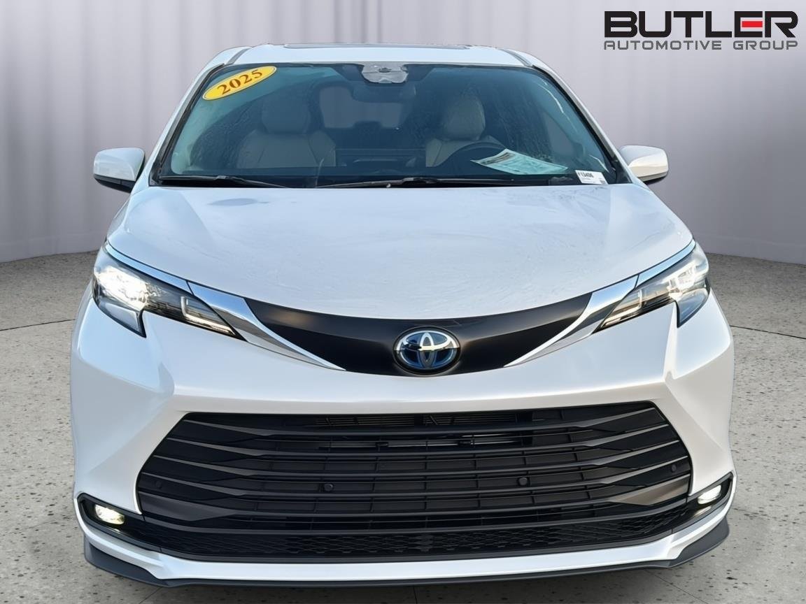 Certified Used 2025 Wind Chill Pearl Toyota XLE 7-Passenger image 7
