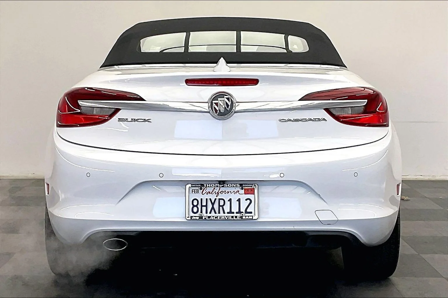 Used 2018 Summit White Buick Premium image 3