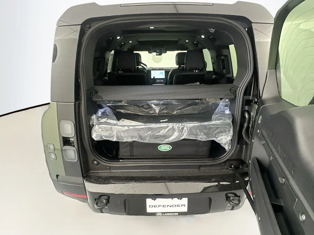 New 2026 Woolstone Green Land Rover X-Dynamic SE image 24
