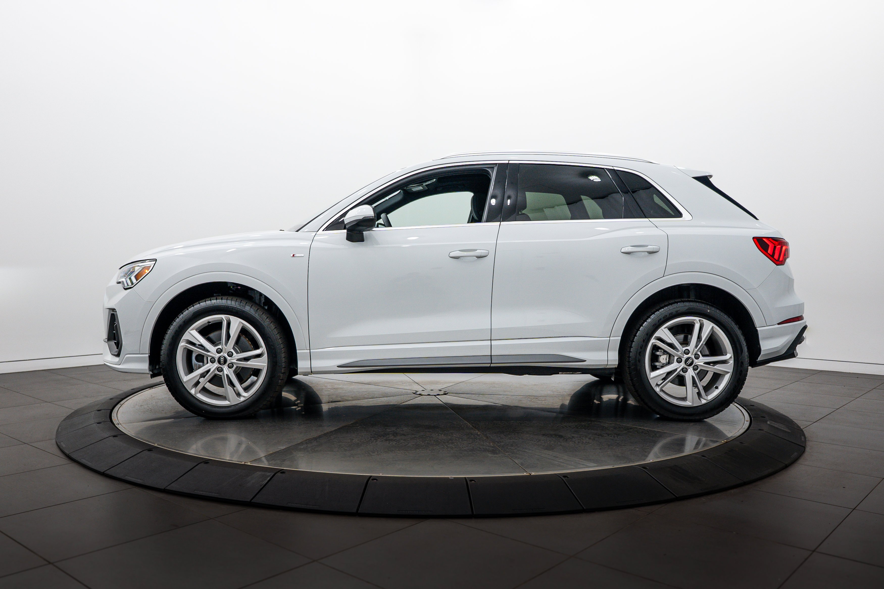 Certified Used 2023 Ibis White Audi S line Premium image 7