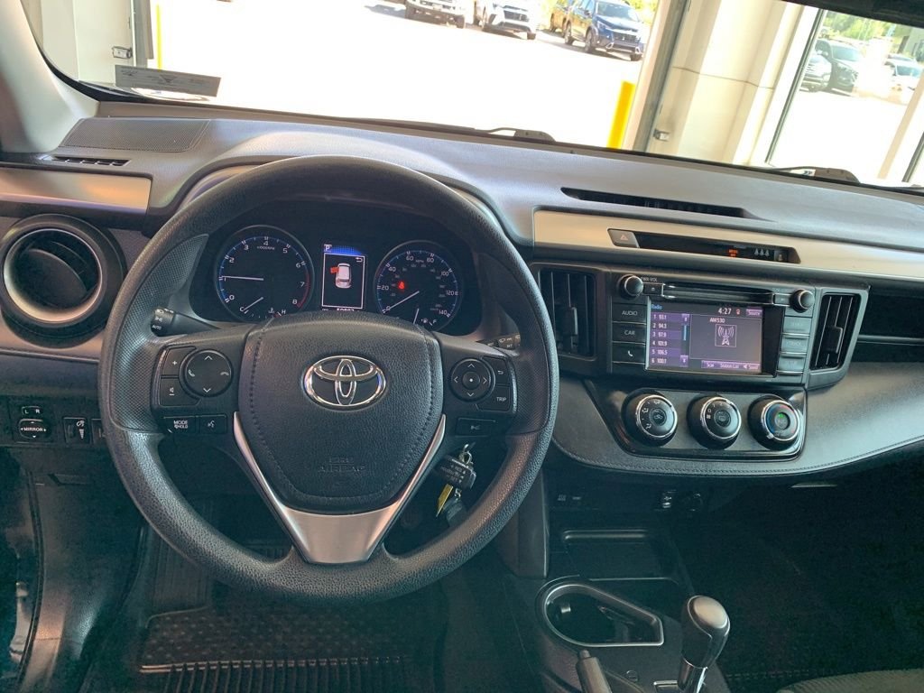 2018 Toyota RAV4 LE - Photo 4