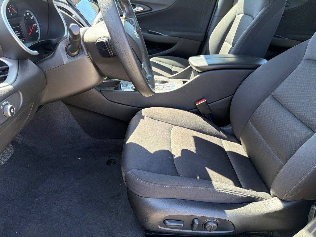 Used 2024 White Chevrolet LT image 20