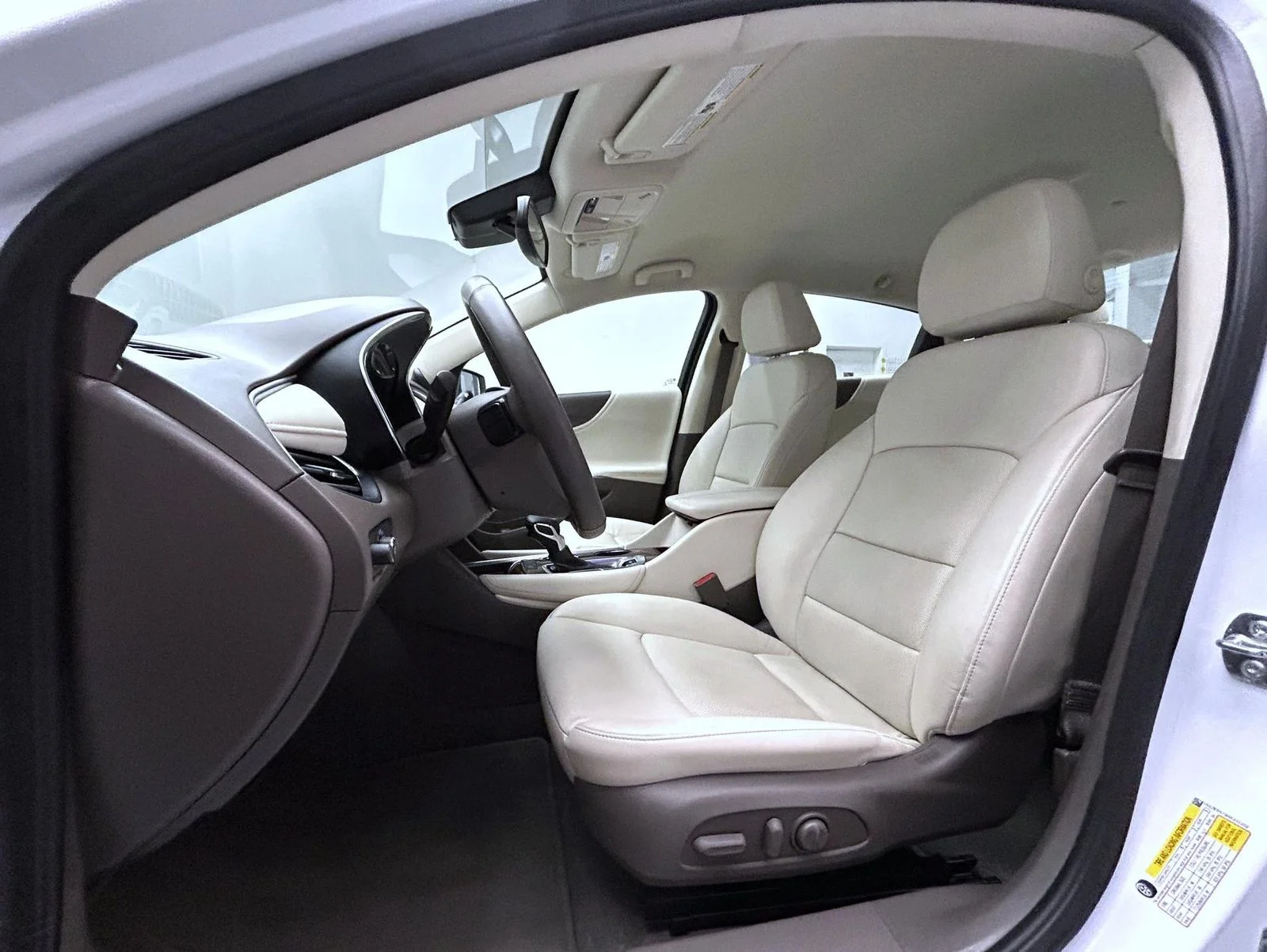 Used 2024 White Chevrolet LT image 10