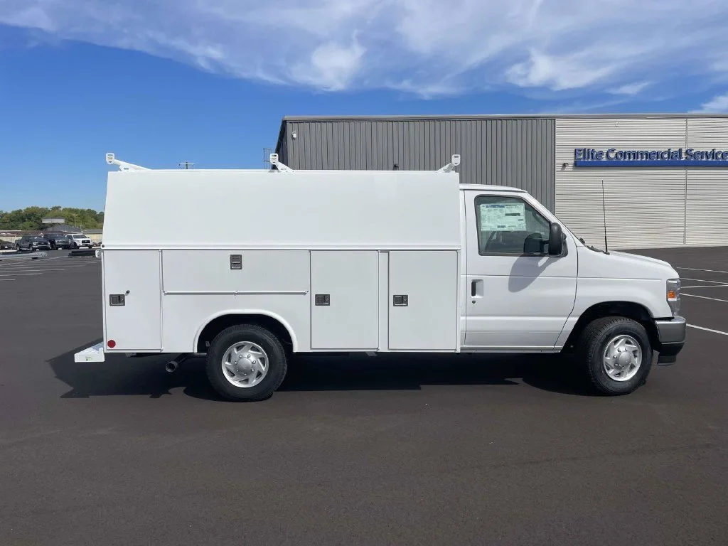 New 2027 White Ford Base image 2