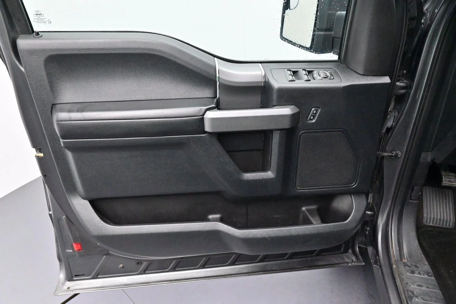Used 2016 Magnetic Metallic Ford XLT image 11