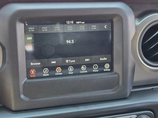 Used 2022 Green Jeep Sport image 27