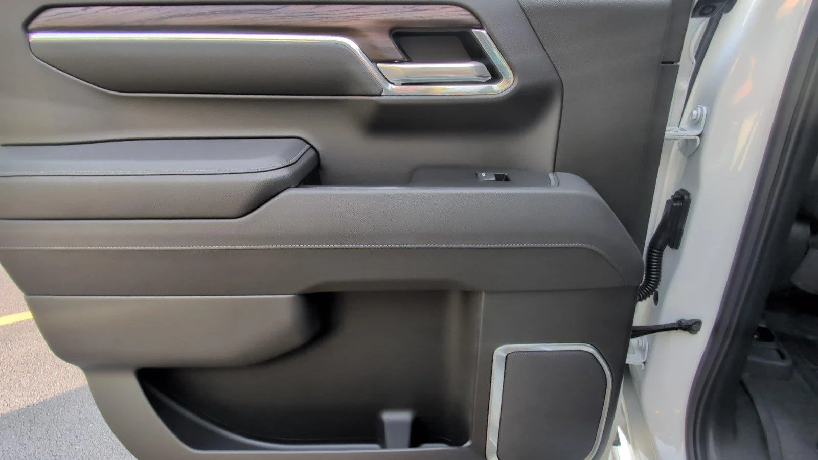 New 2026 Summit White GMC SLT image 37
