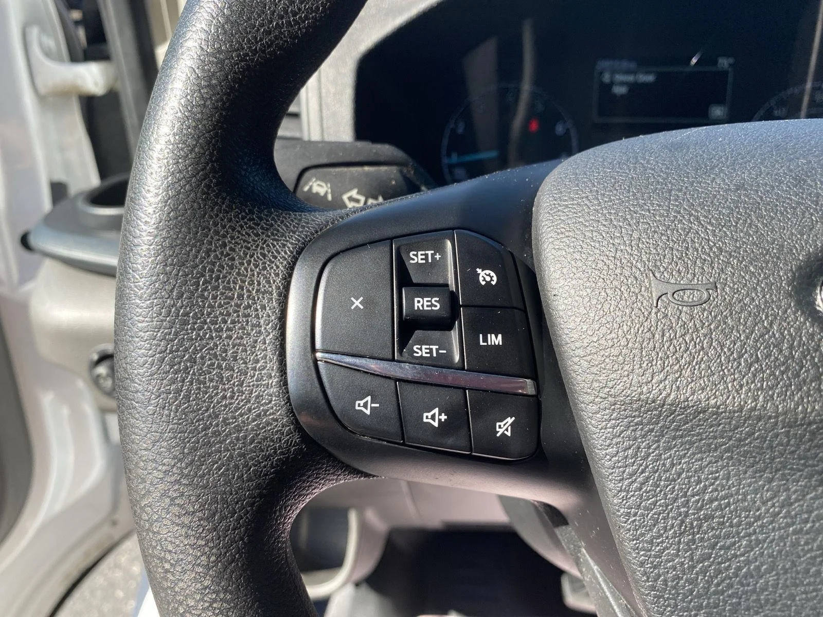 Used 2025 Oxford White Ford 250 image 17