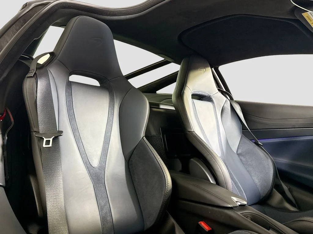 Used 2025 Blade Silver McLaren Coupe image 17