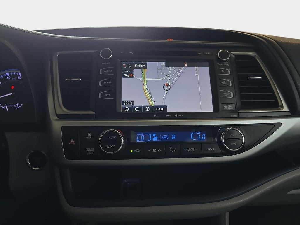 Used 2019 White Toyota XLE image 23