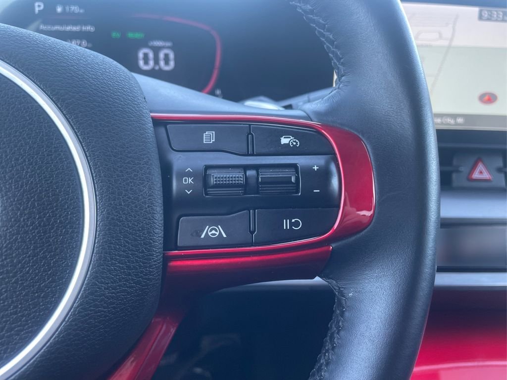 Used 2025 Snow White Pearl Kia EX image 29