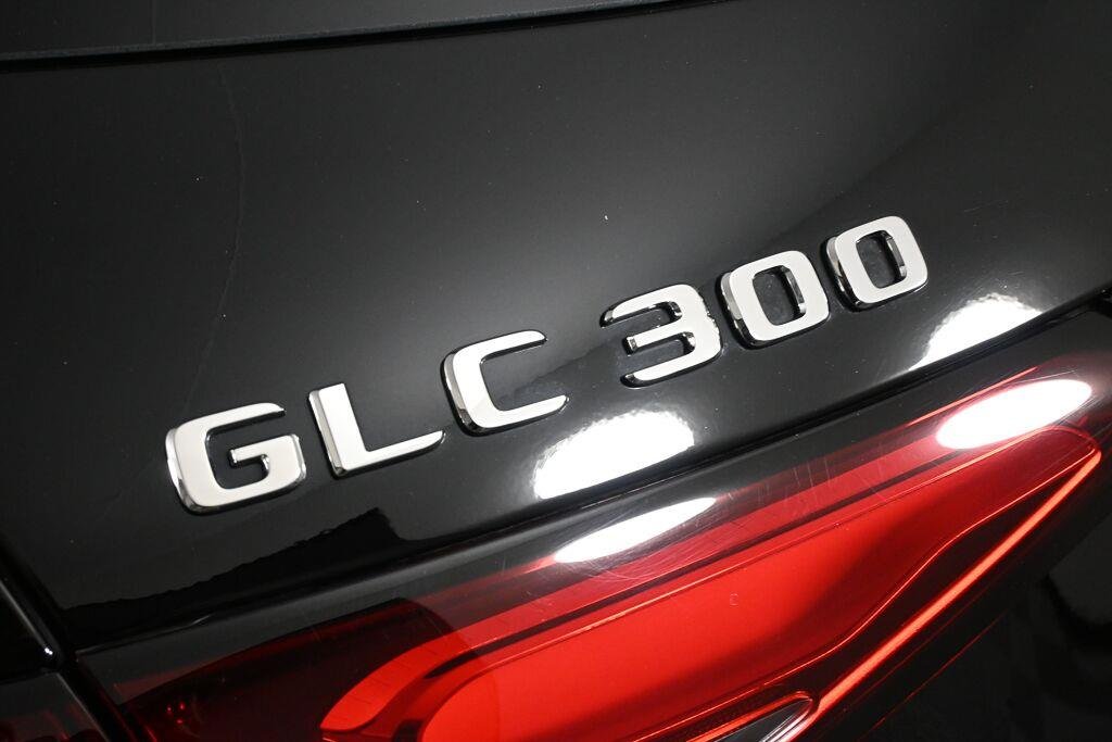 Certified Used 2025 Black Mercedes-Benz GLC 300 image 27