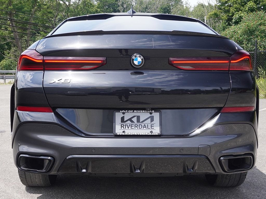 Used 2022 Black BMW xDrive40i image 12