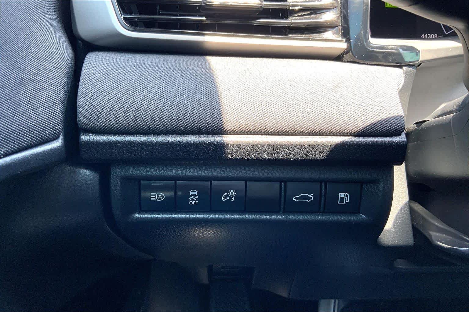 Used 2025 Ice Cap Toyota LE image 65