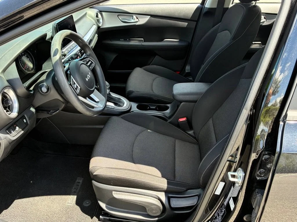 Used 2022 Aurora Black Kia LXS image 16