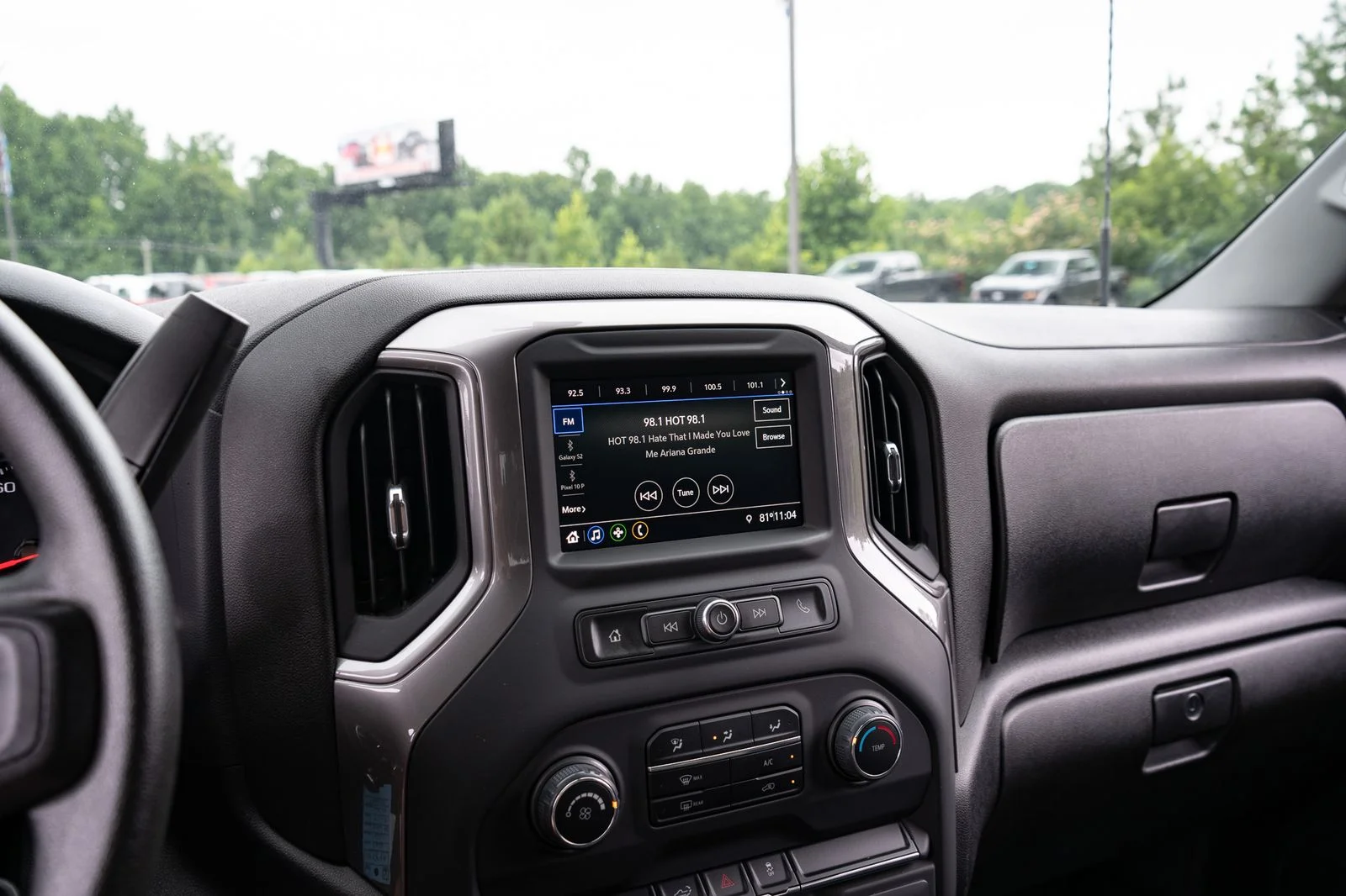 Used 2022 White Chevrolet Custom image 23