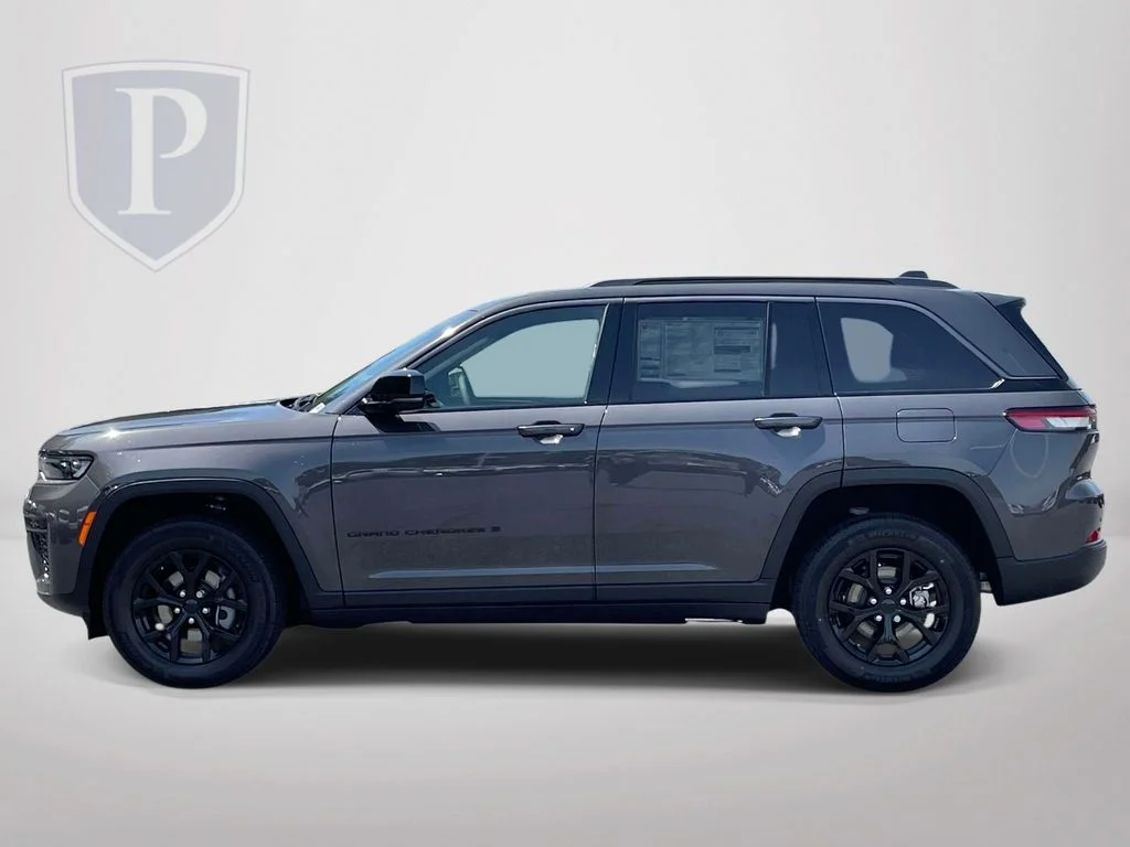 New 2026 Baltic Gray Metallic Clear-Coat Exterior Paint Jeep Altitude image 5