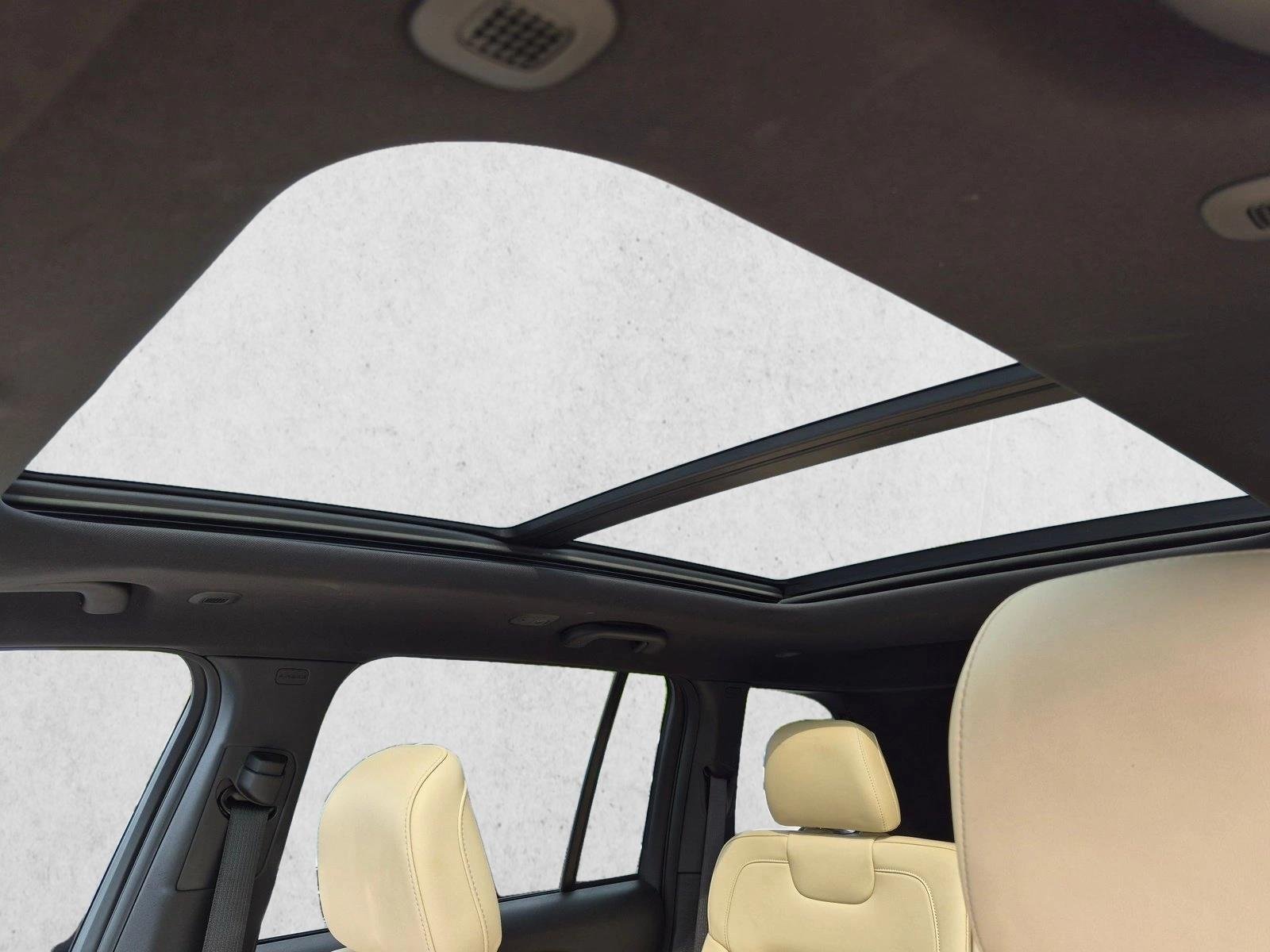 Used 2022 Diamond Black Crystal Pearlcoat Jeep  image 16