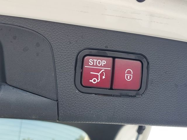 Used 2021  Mercedes-Benz GLC 300 image 28