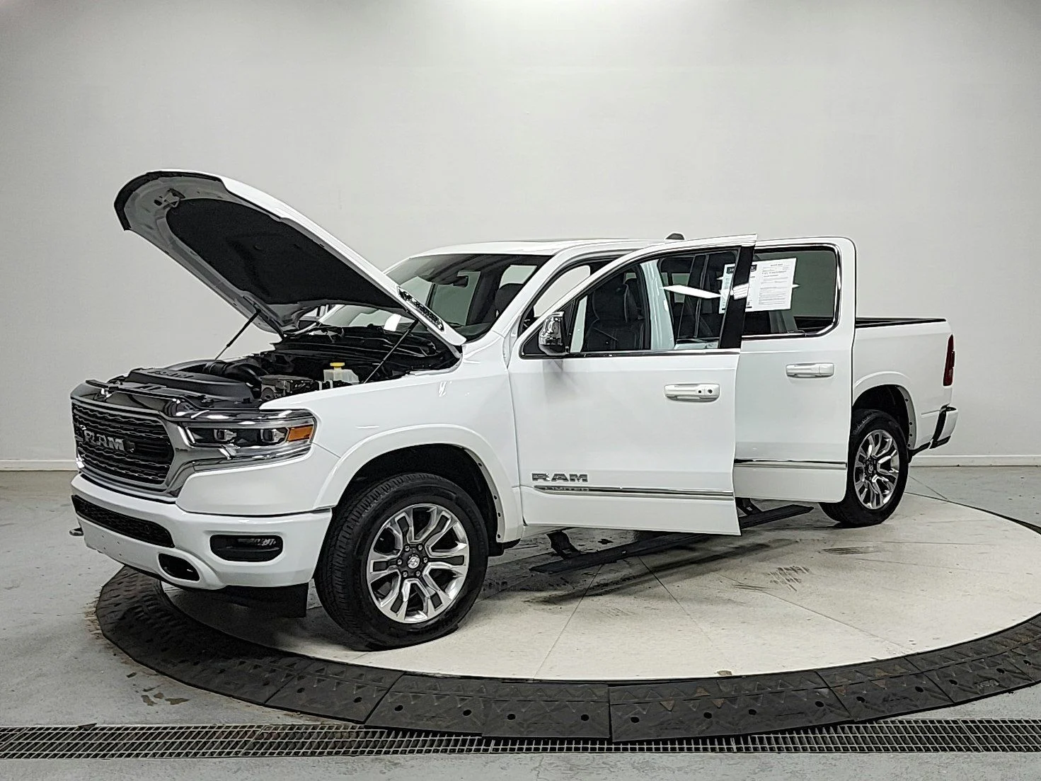 Used 2023 White Ram Limited image 11