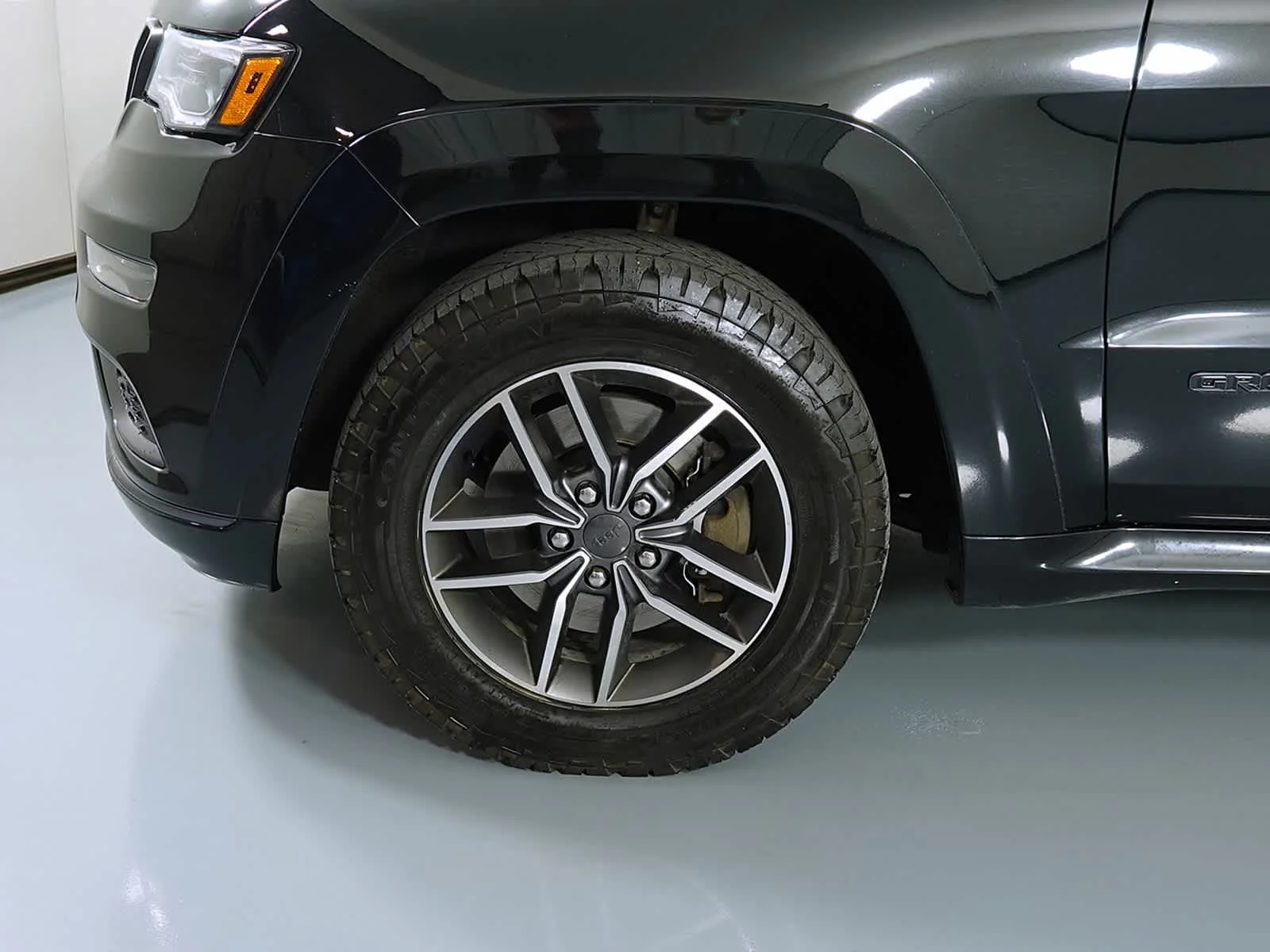 Used 2020 Diamond Black Crystal Pearlcoat Jeep Limited X image 9