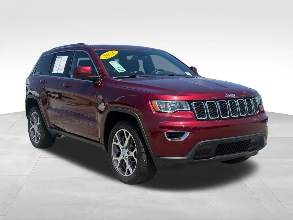Used 2021 Red Jeep Laredo E image 32