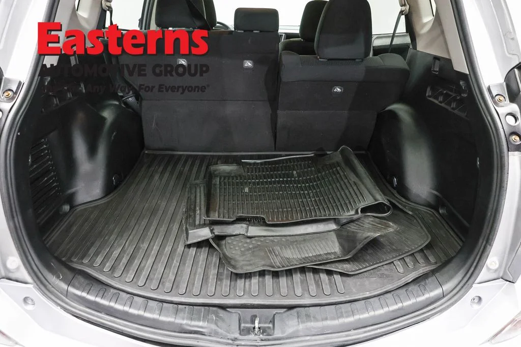 Used 2018 Silver Toyota LE image 9