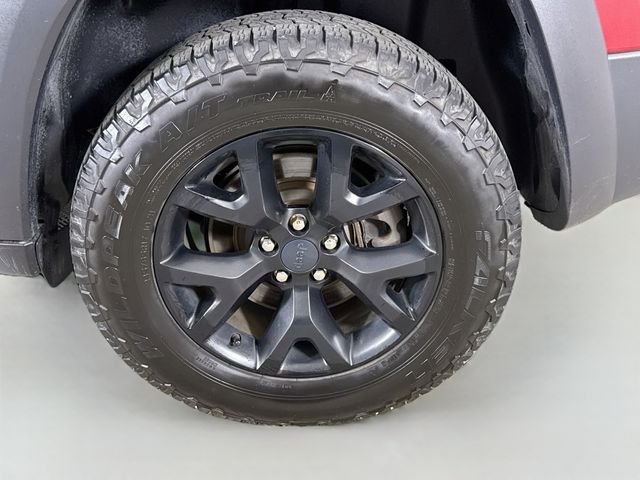 Used 2017 Red Jeep Trailhawk image 29