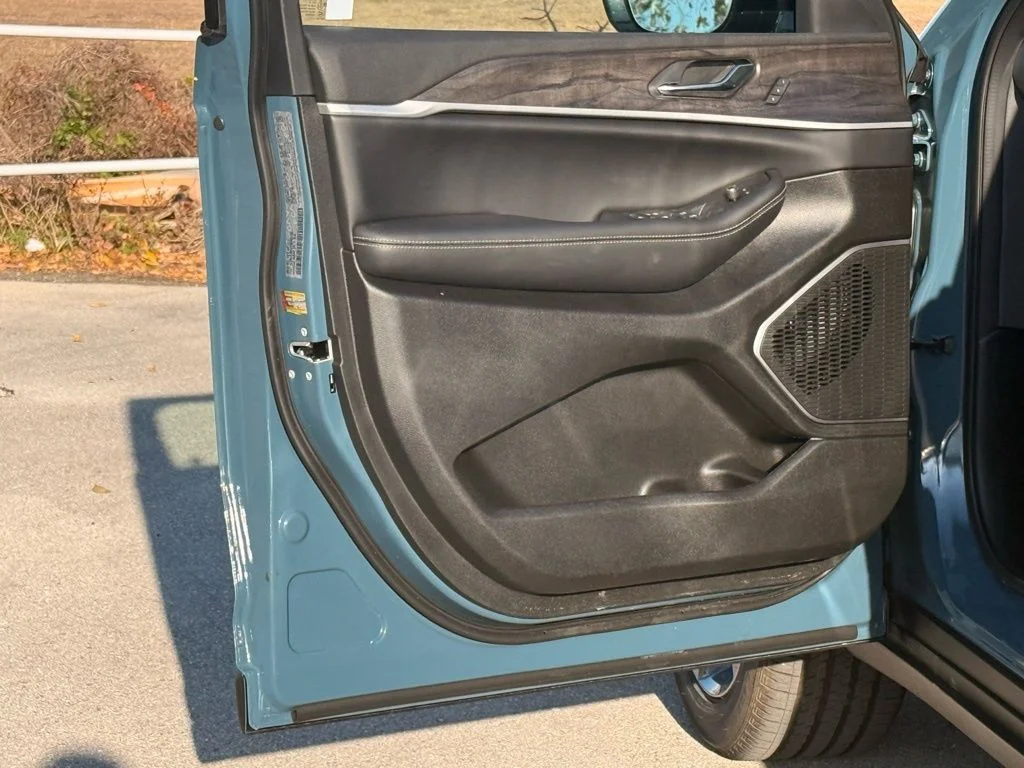 New 2026 Steel Blue Exterior Paint Jeep Limited image 29