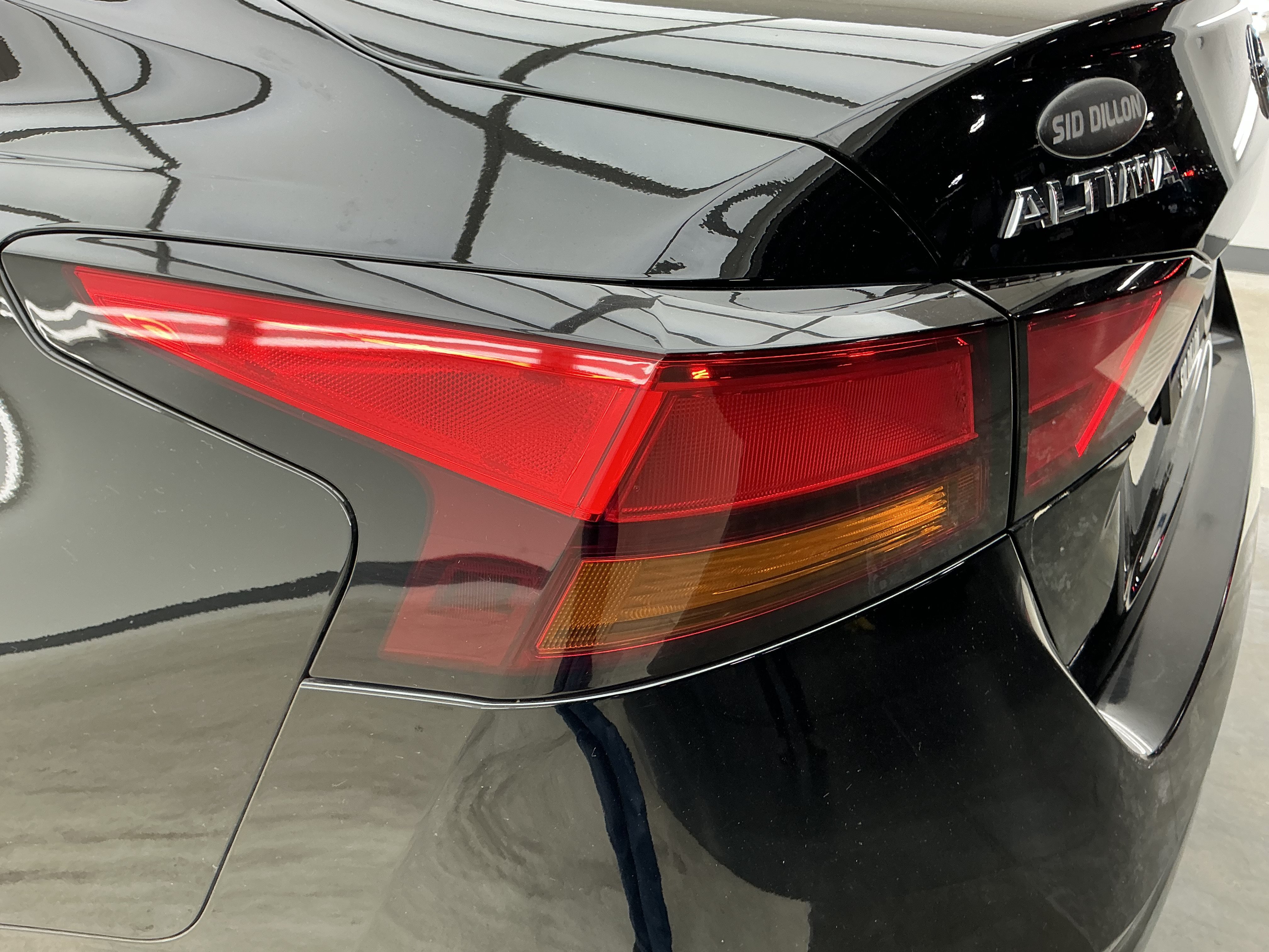 Used 2019 Super Black Nissan 2.5 SL image 22