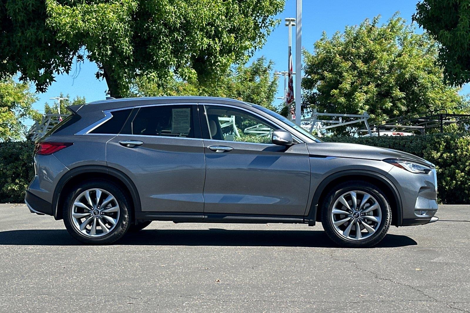 Used 2022 Slate Gray INFINITI LUXE image 3
