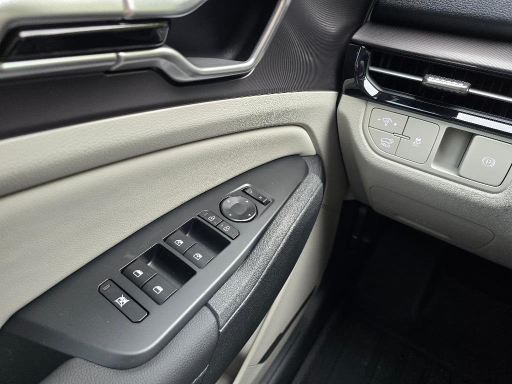 2026 Kia Sportage EX - Photo 12