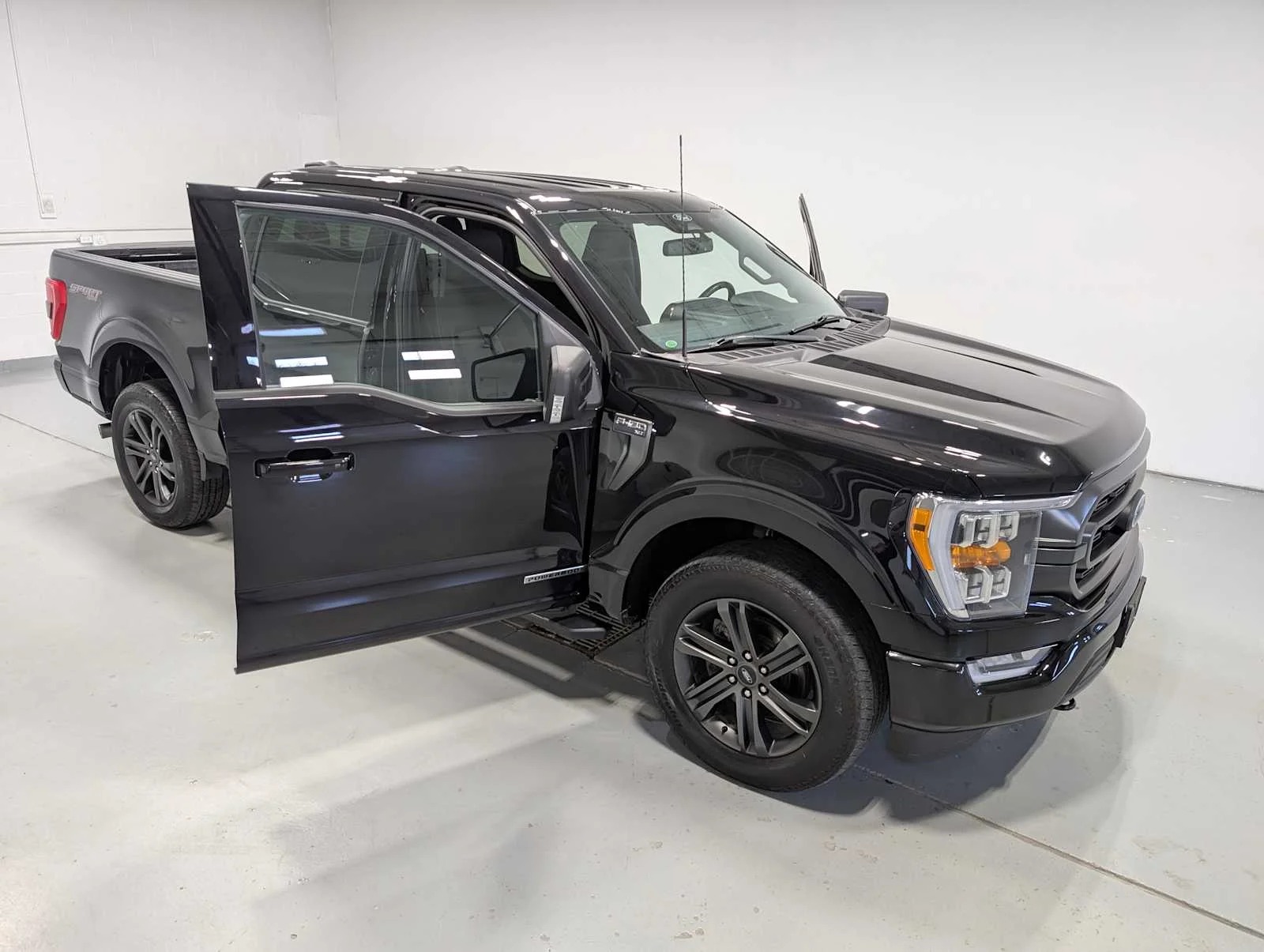 Used 2022 Agate Black Ford XLT image 16
