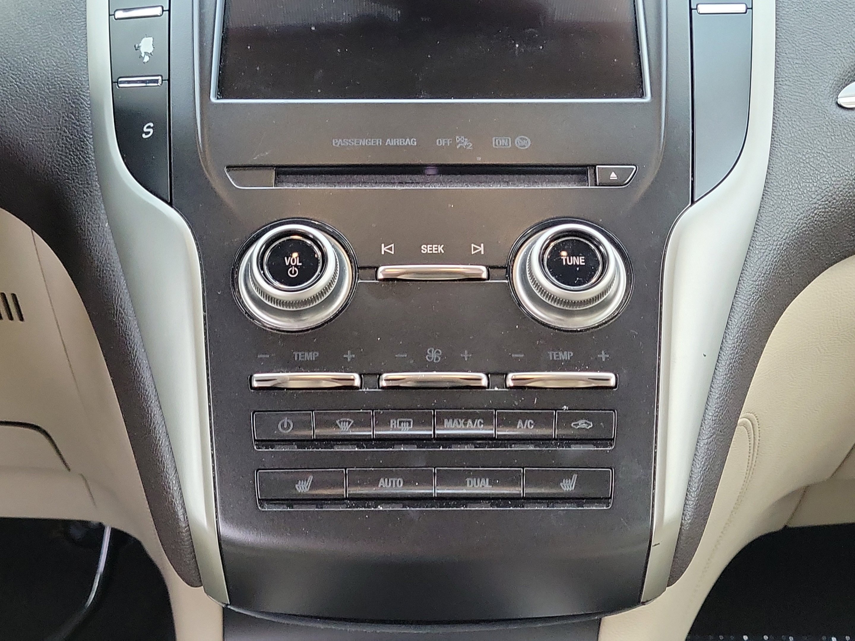 Used 2019 Sea Green Lincoln Standard image 20