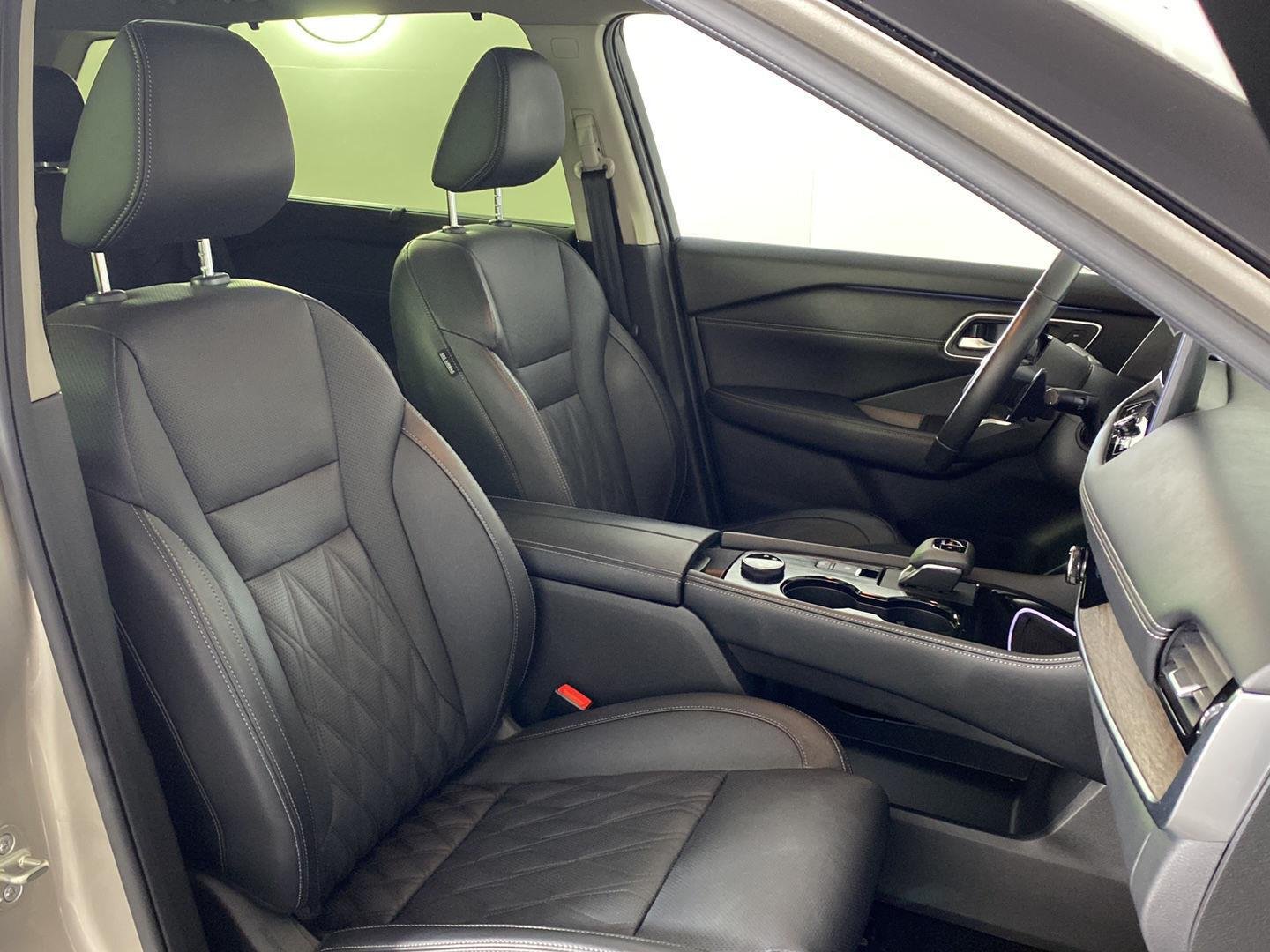 Used 2024 Champagne Silver Metallic/Super Black Nissan Platinum image 24