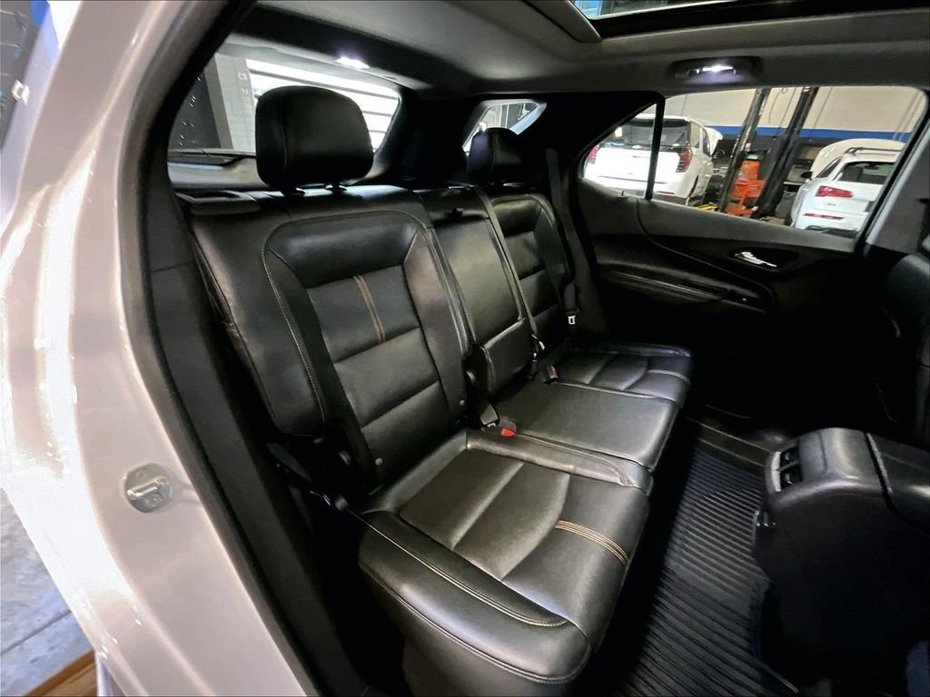 Used 2023 IRIDESCENT PEARL TRICOAT Chevrolet Premier image 16