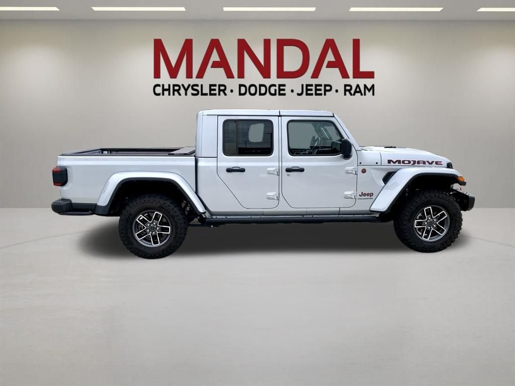 Used 2024 Silver Jeep Mojave image 5