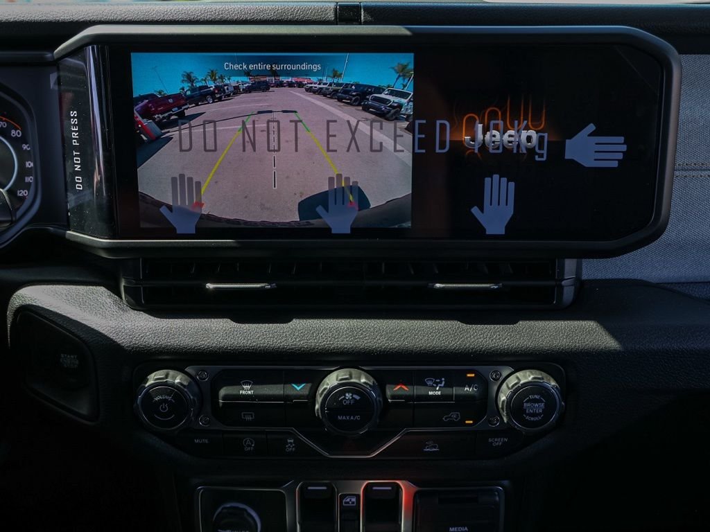 New 2026 Bright White Clear-Coat Exterior Paint Jeep Willys Extreme image 28