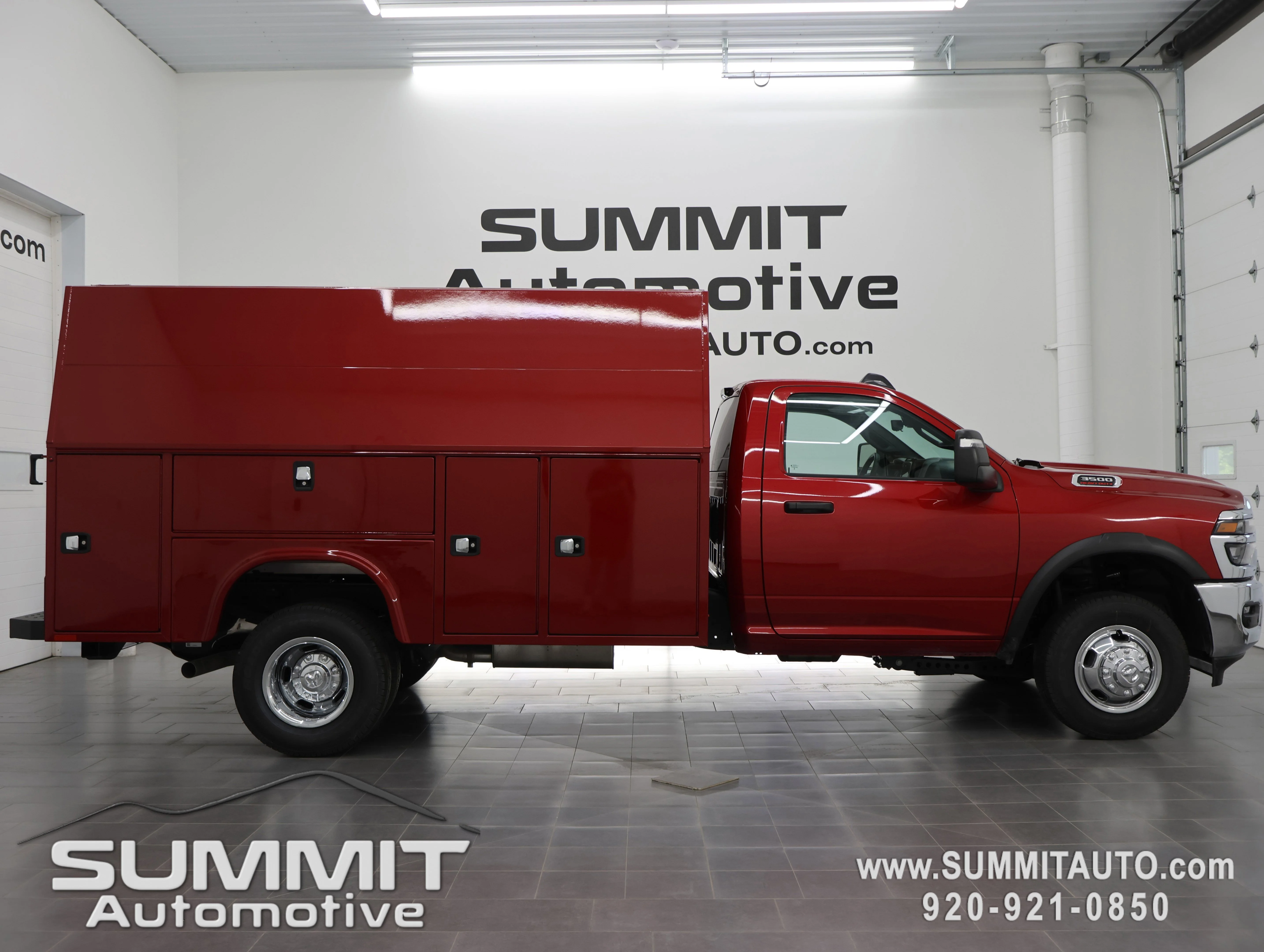 New 2026 Molten Red Pearl-Coat Exterior Paint RAM Tradesman image 1