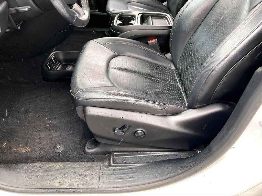Used 2020 Bright White Clearcoat Chrysler Touring L image 30