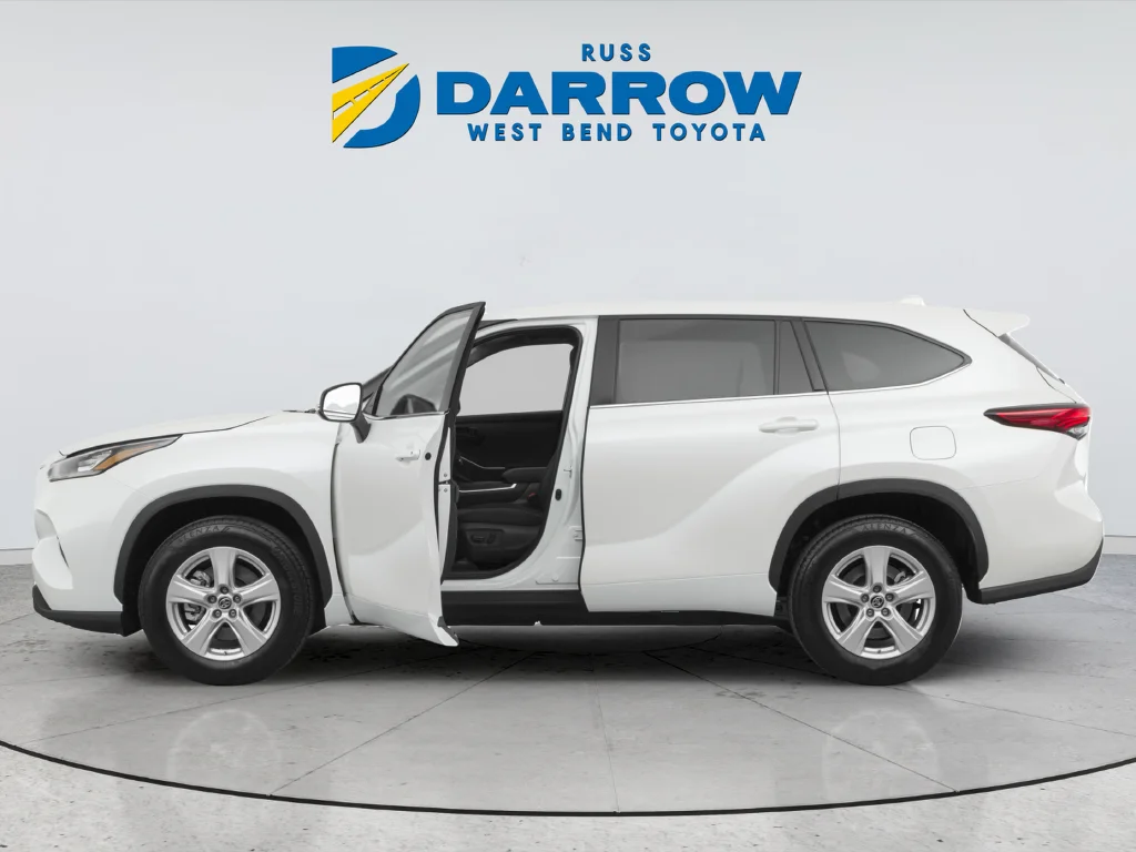 Used 2020 White Toyota XLE image 6
