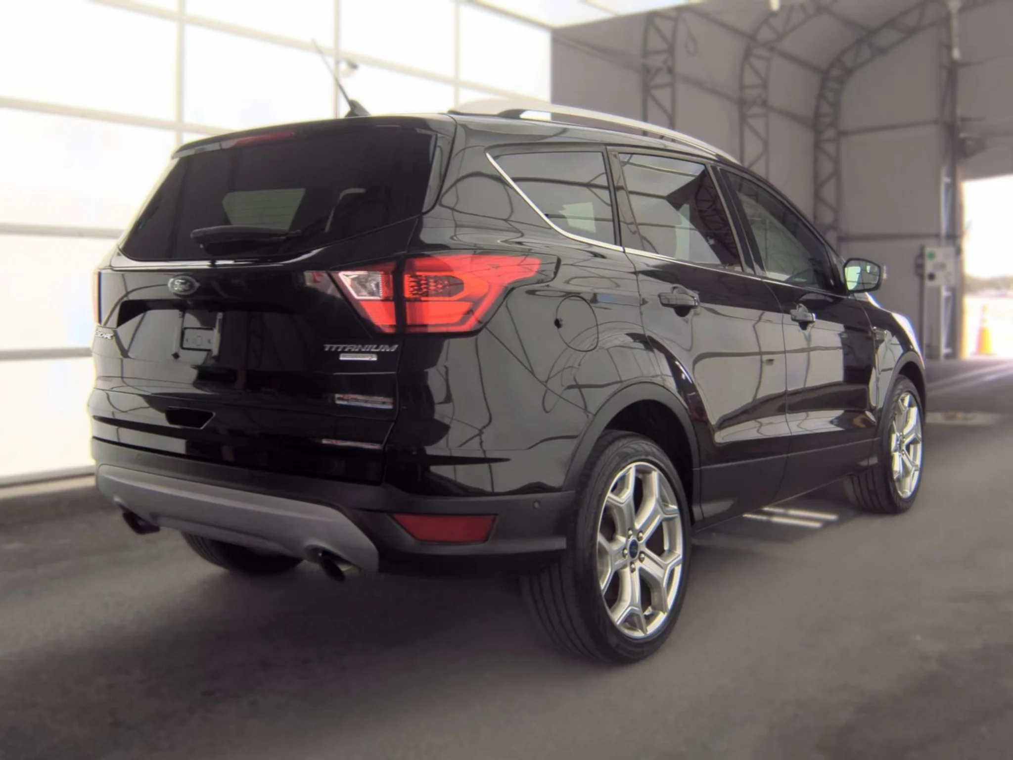 Used 2019 Agate Black Metallic Ford Titanium image 4