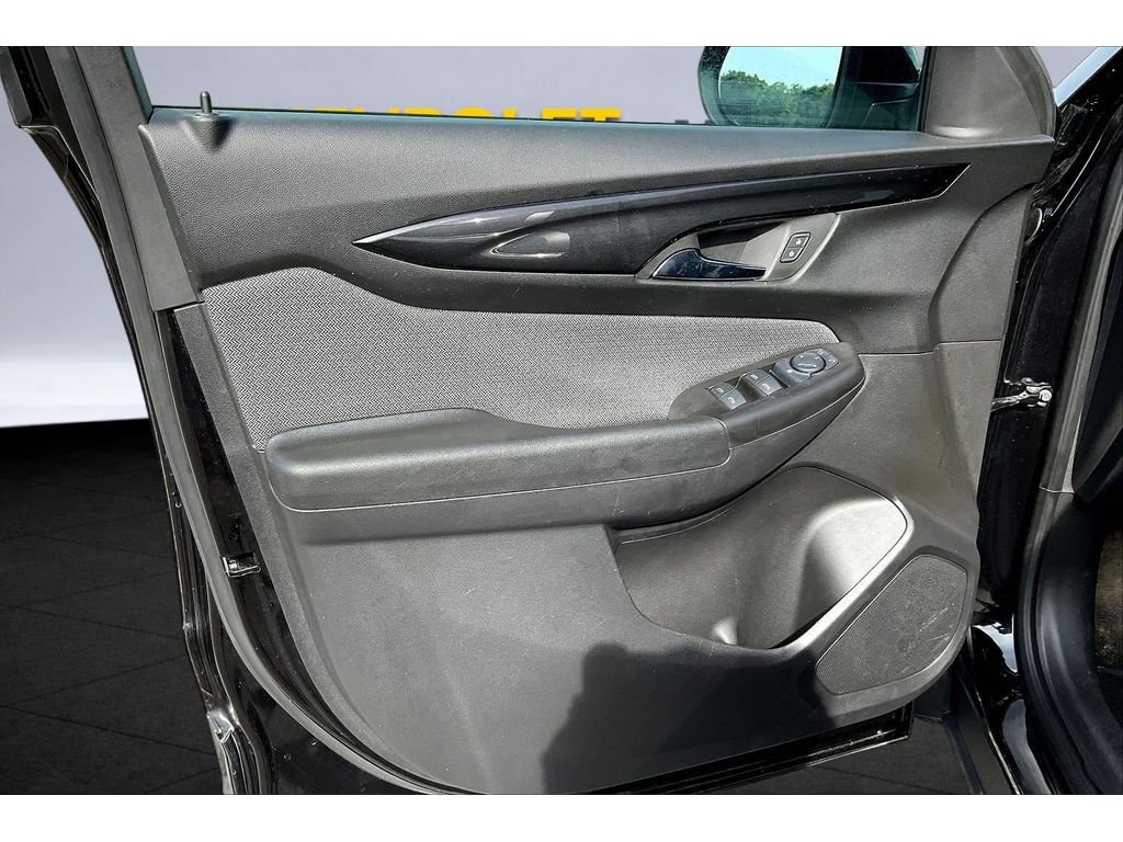 Used 2025 Mosaic Black Metallic Chevrolet LT image 15